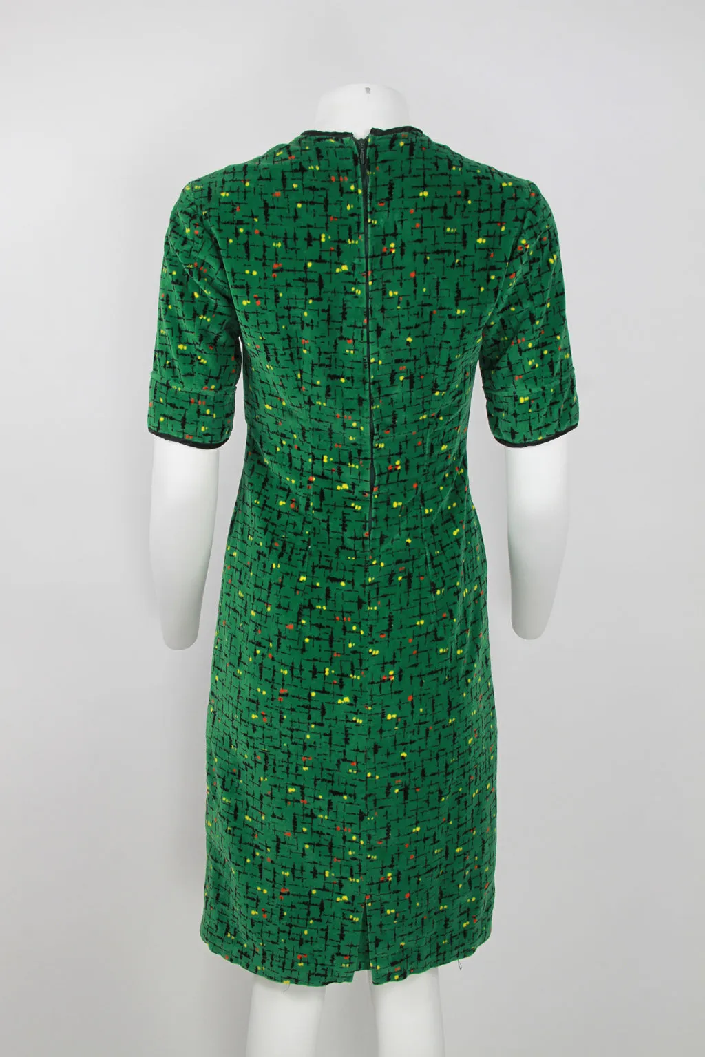 1950s Green patterned velvet s/s dress with large button detail – S