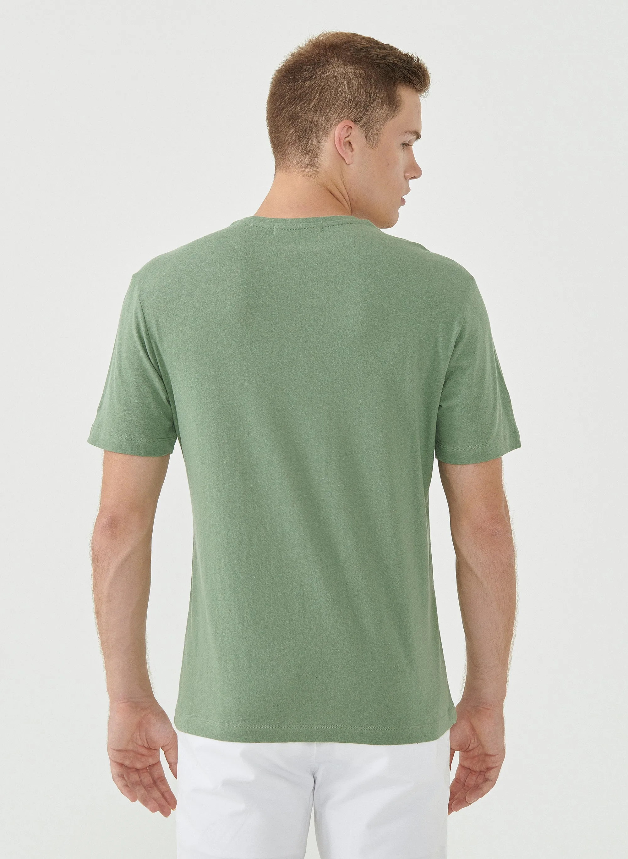 Groen t-shirt met borstzakje | Organication pocket t-shirt fern green